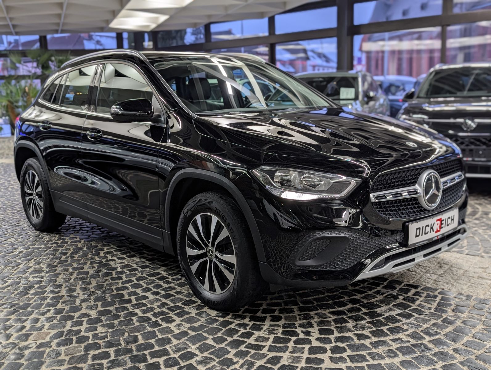 Fahrzeugabbildung Mercedes-Benz GLA 220 d STYLE MBUX TEMP StHz LEDER SHZ KEYLESS
