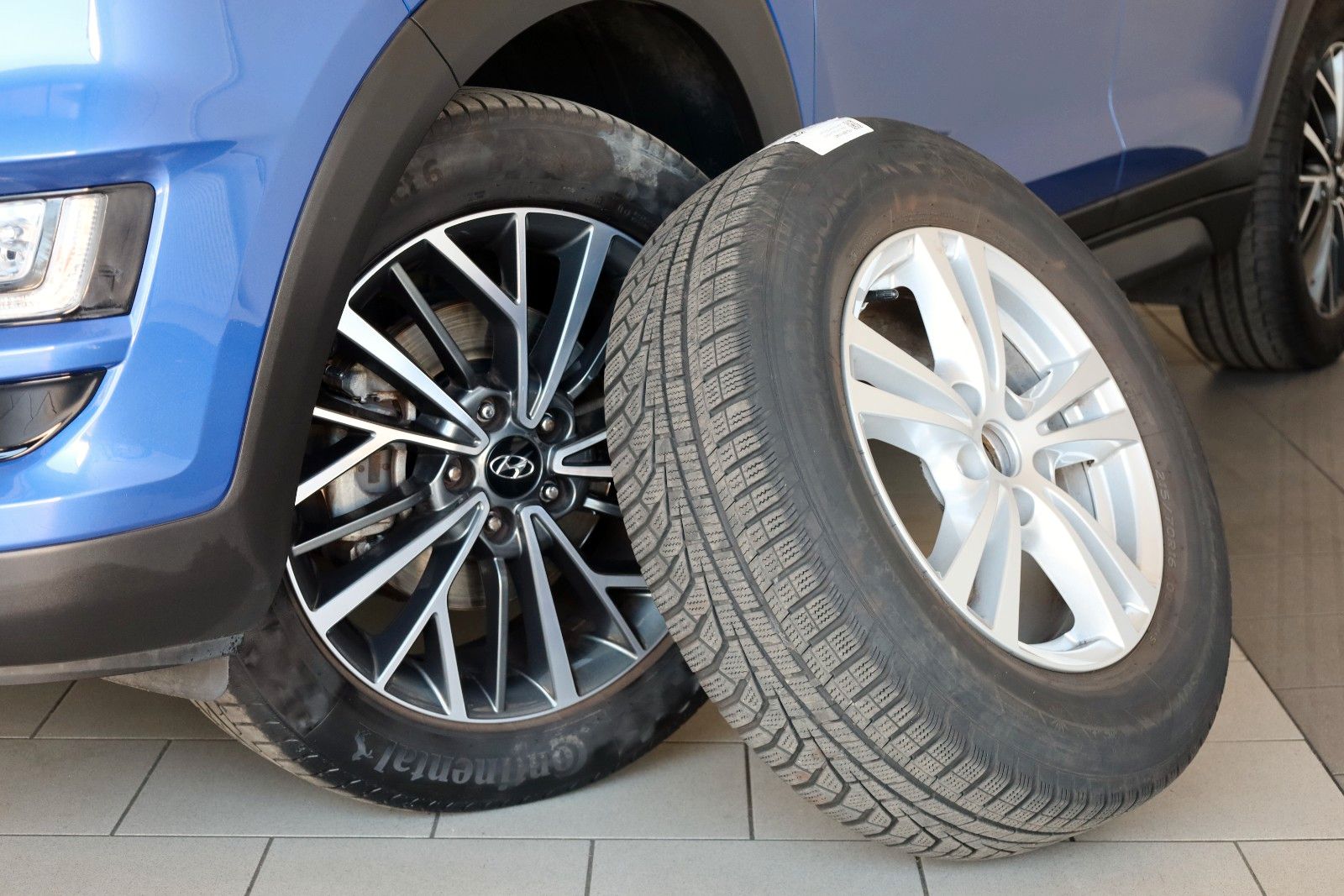 Fahrzeugabbildung Hyundai Tucson Advantage 2WD Navi,LED,SH,Kamera,SR+WR