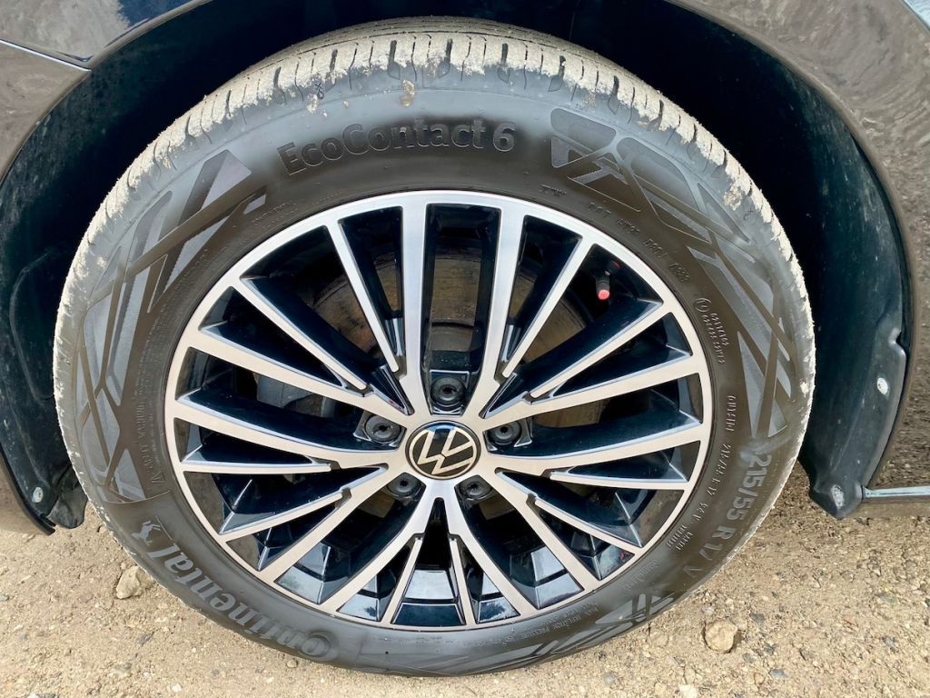 Fahrzeugabbildung Volkswagen Touran 1.5 TSI DSG 7-SITZER AAC AHK LED NAVI