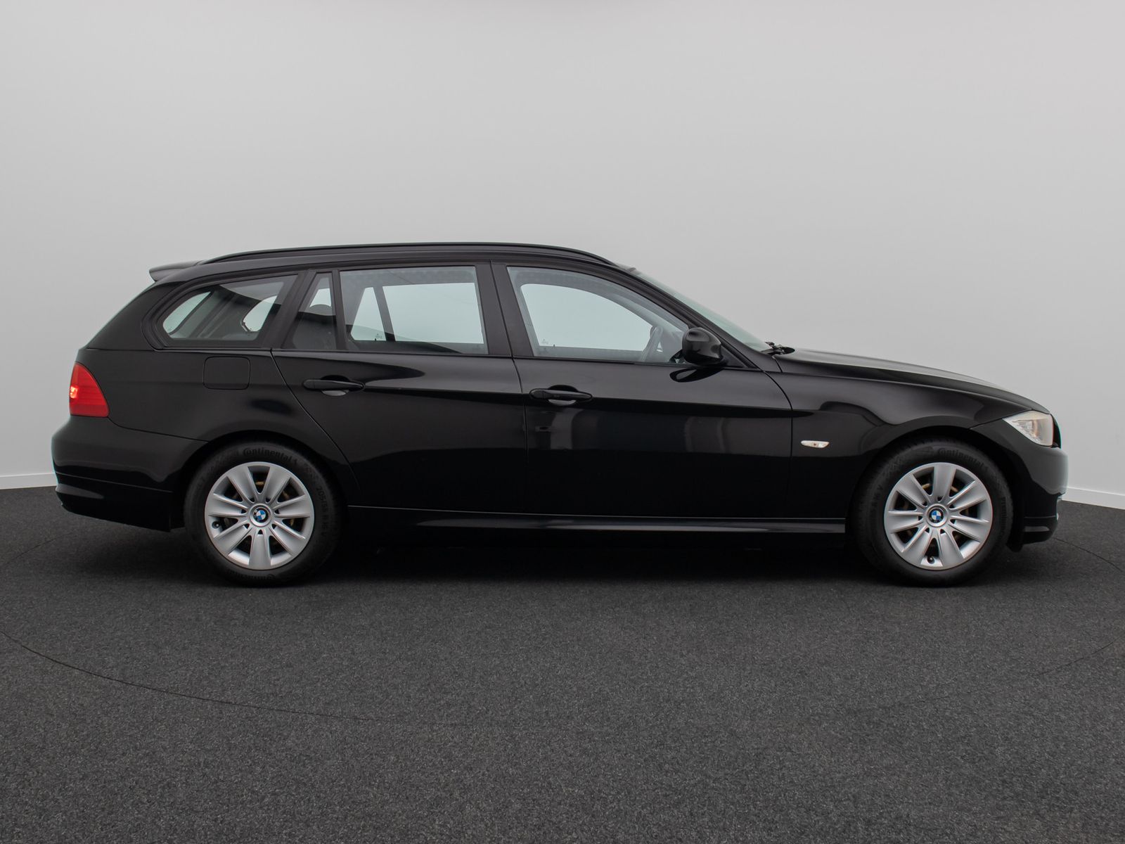 Fahrzeugabbildung BMW 318d GeschwindigReg KlimaAut PDC AHK Nebelschein