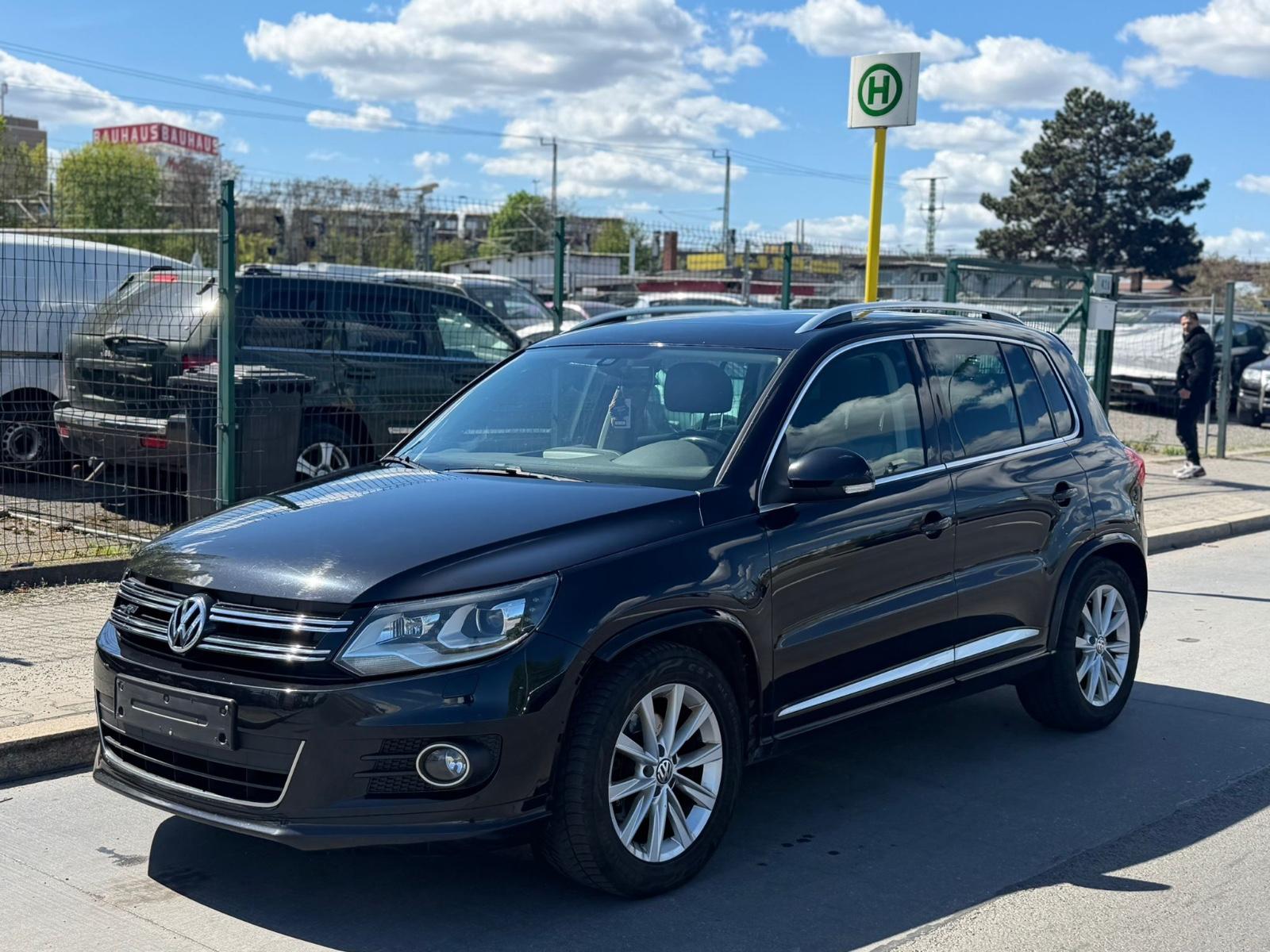 Volkswagen Tiguan Sport & Style 4Motion R-Line Voll!