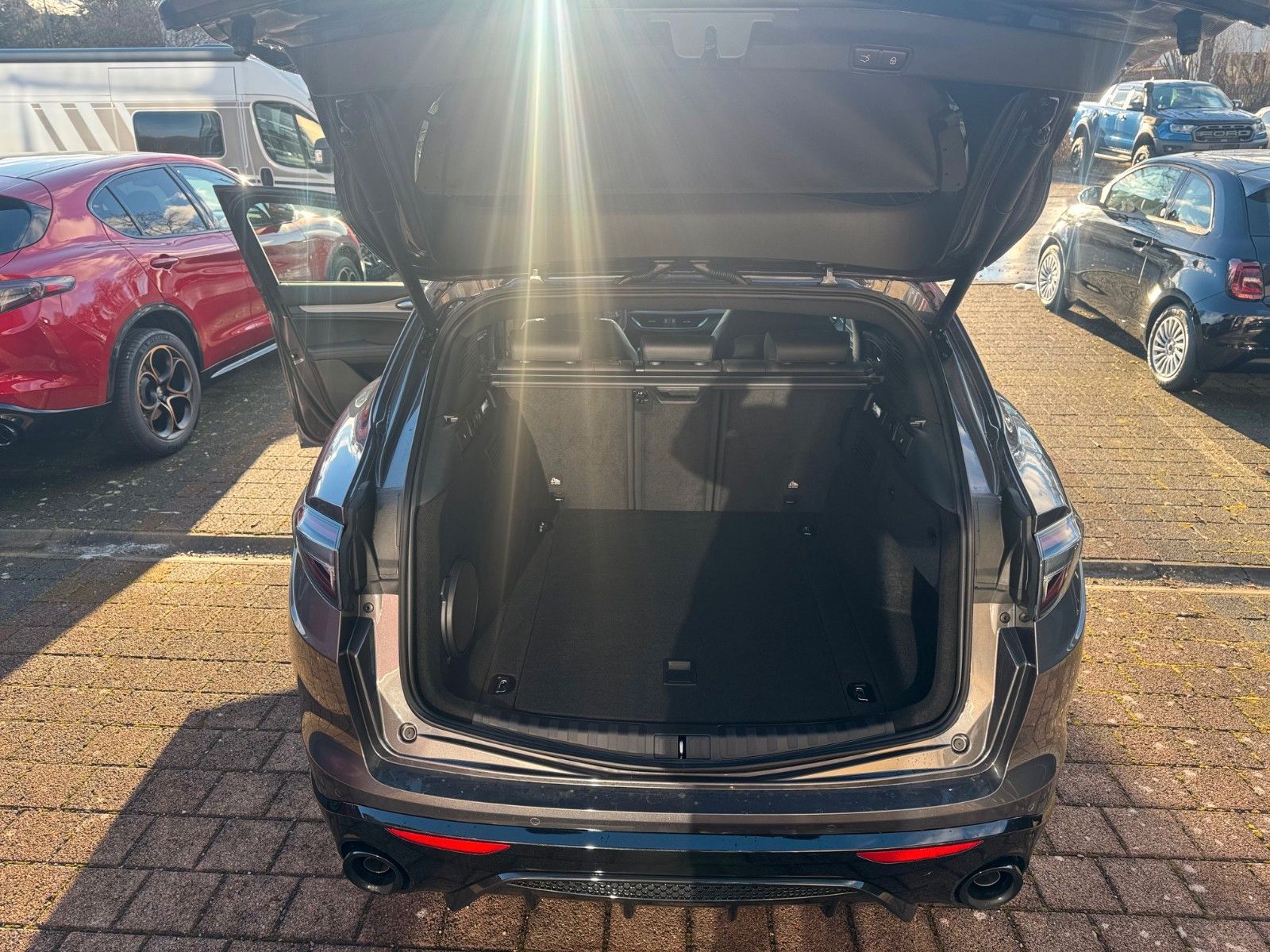 Fahrzeugabbildung Alfa Romeo Stelvio VELOCE 2.0  280PS Q4 NAVI LED LEDER KAME
