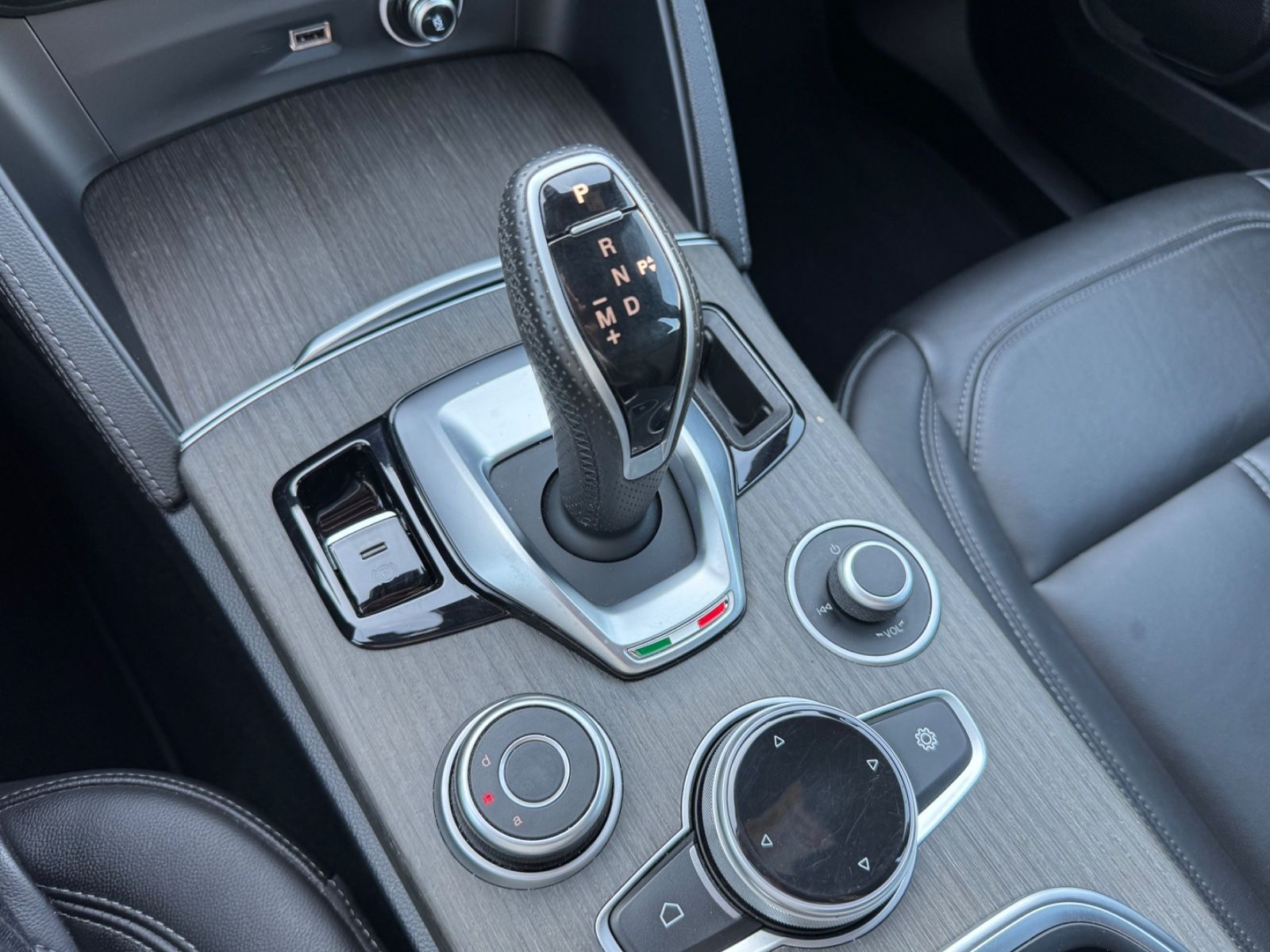 Fahrzeugabbildung Alfa Romeo Stelvio Ti Q4/MEMORY/NAVI/KAMERA/ACC/KLIMA