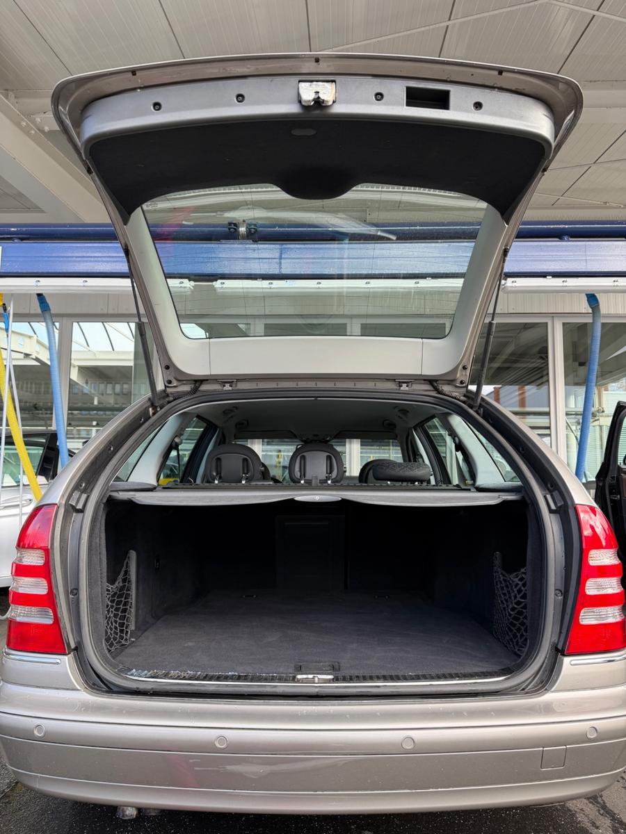 Mercedes-Benz C180 2004 — photo 11