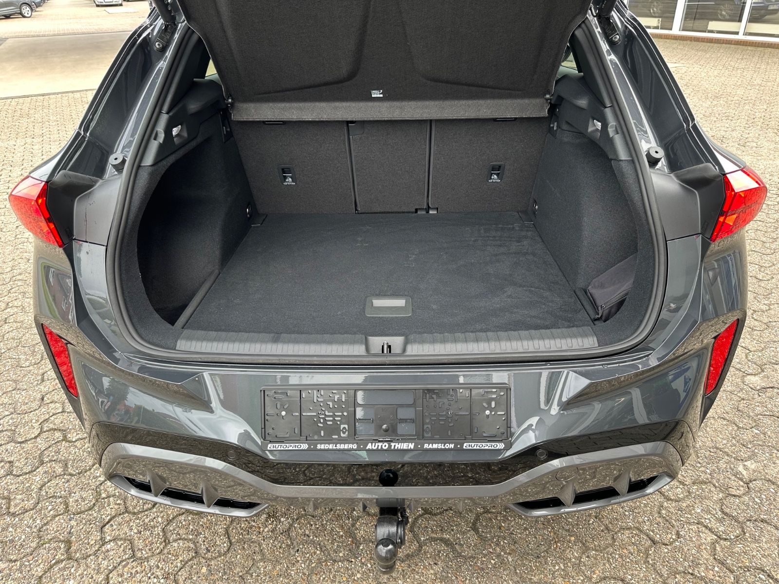 Fahrzeugabbildung CUPRA Terramar 1.5 eTSI DSG AHK/Navi/LED/ACC/SHZG