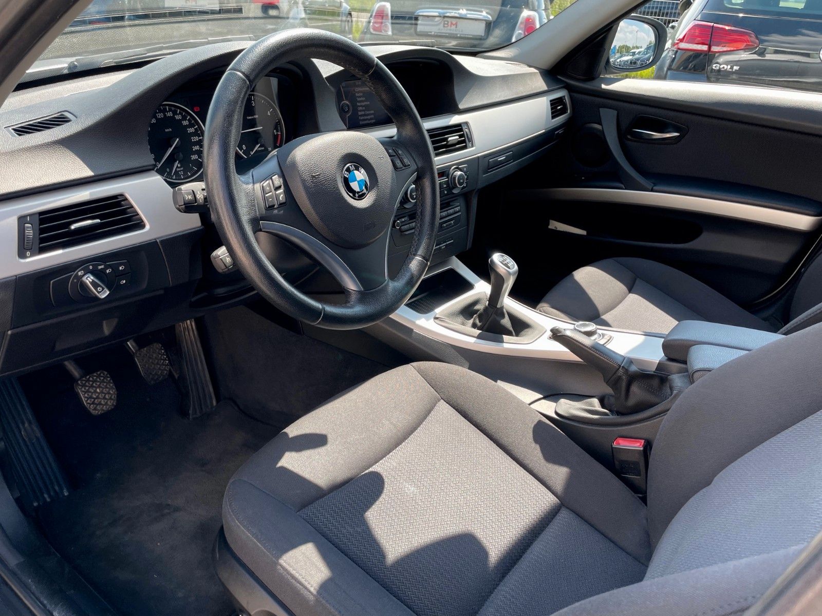 Fahrzeugabbildung BMW 320d Limo Navi Xenon Schiebedach PDC HiFi SPORTL