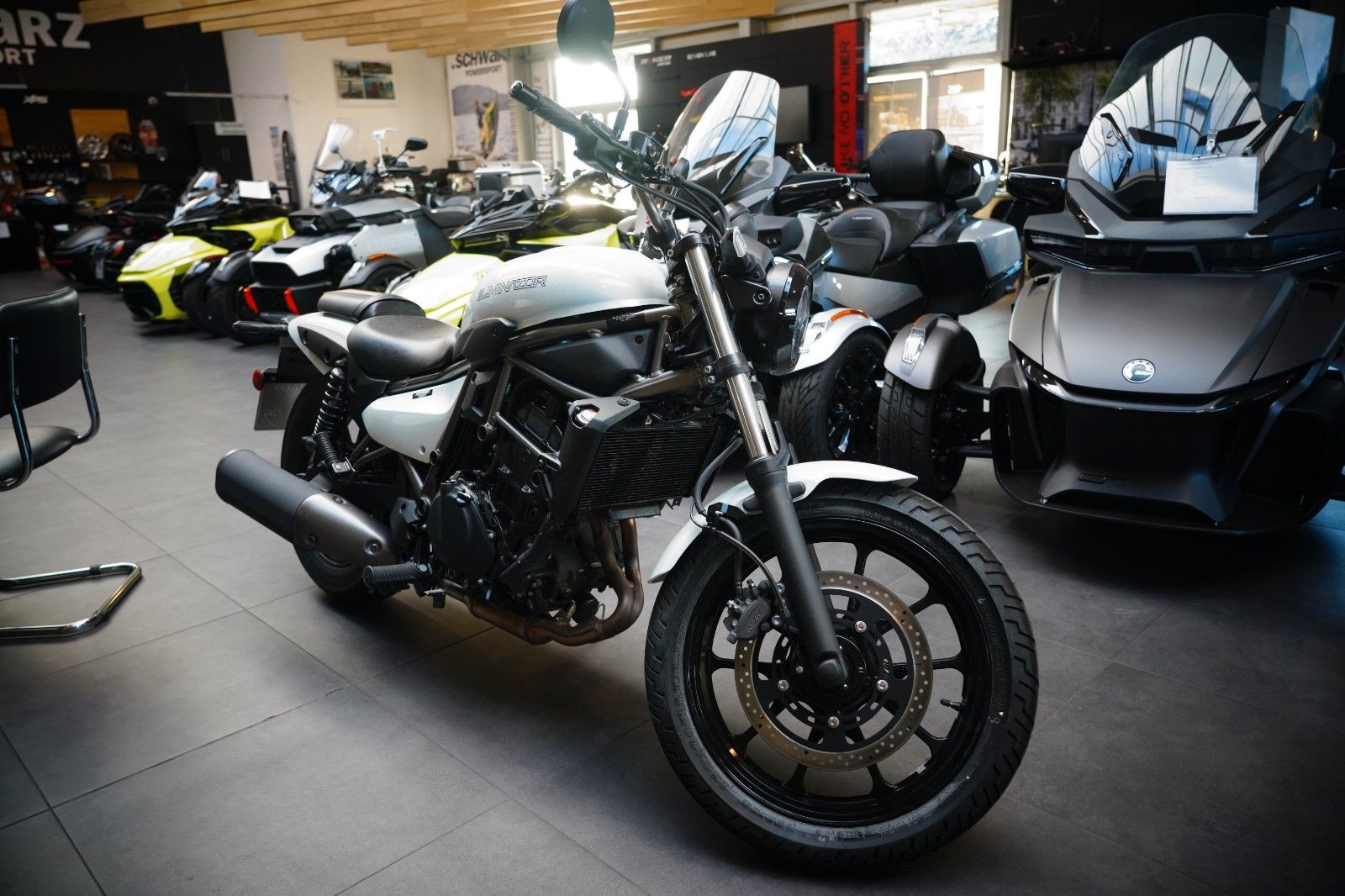 Fahrzeugabbildung Kawasaki Eliminator 500 Weiß