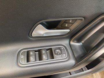 Mercedes-Benz A 200 A -Klasse *NAVI*PDC*SPURASSIST*TEMPOMAT*