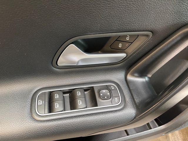 Mercedes-Benz A 200 A -Klasse *NAVI*PDC*SPURASSIST*TEMPOMAT*