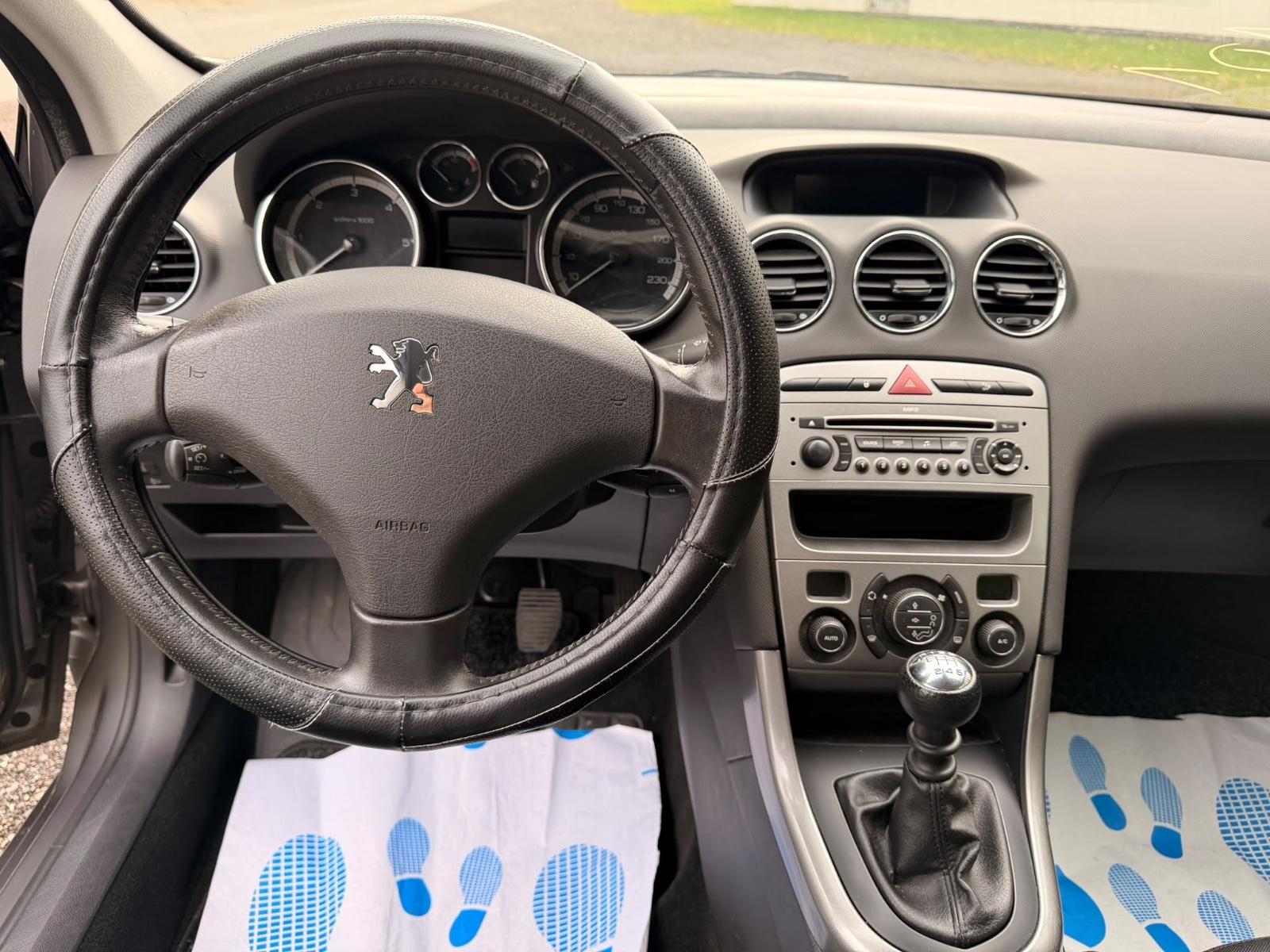 Peugeot 308 2009 — photo 16