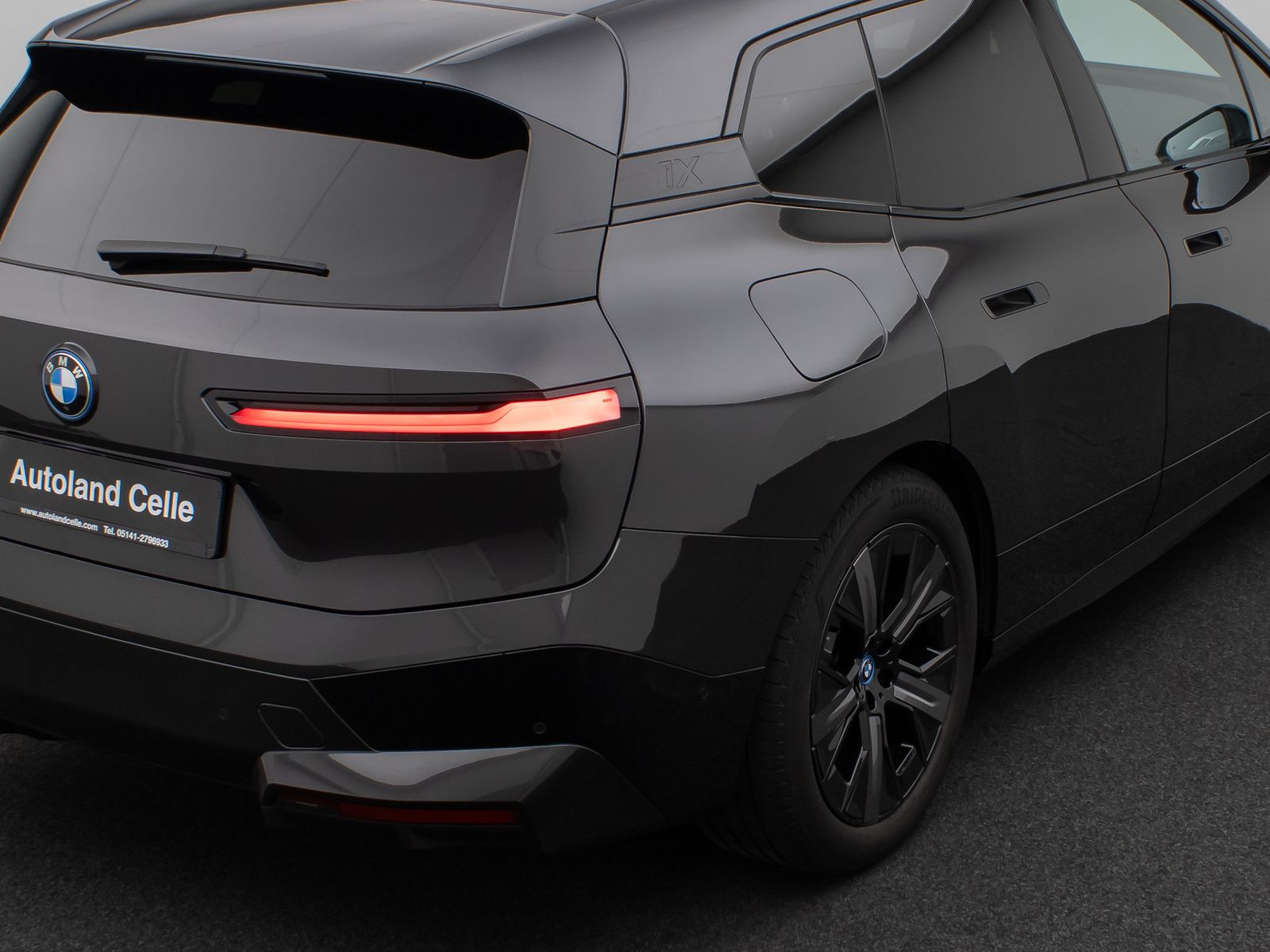 Fahrzeugabbildung BMW iX xD40 Sportpaket360°DAB H/K ACC AHK Komfort