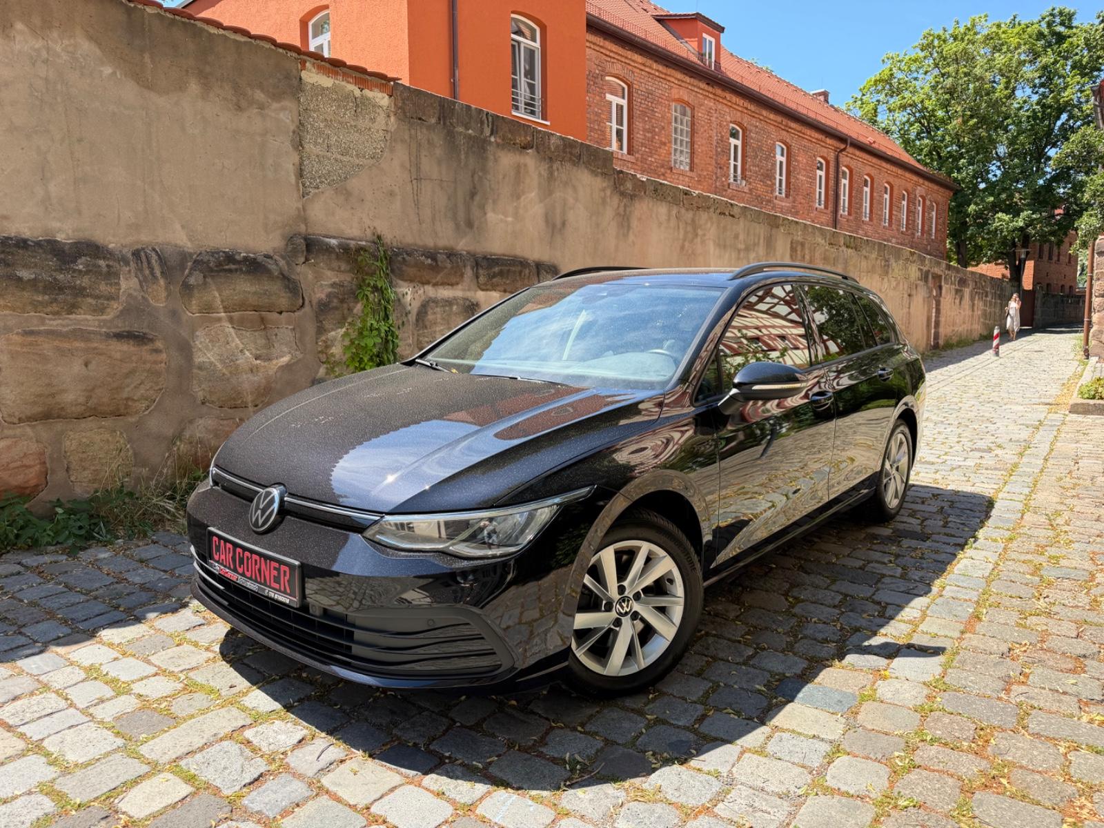 Volkswagen Golf VIII Variant Life/PDC/CARPLAY/SZHG/2.HAND/