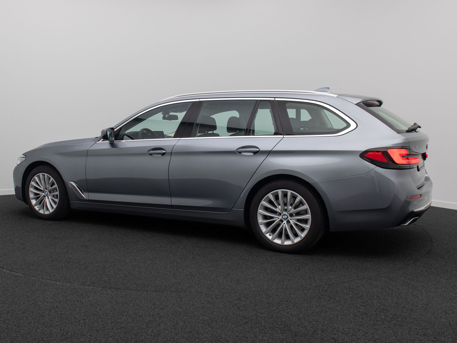 Fahrzeugabbildung BMW 530d xD Luxury Line AHK Alarm H/K DAB Individual