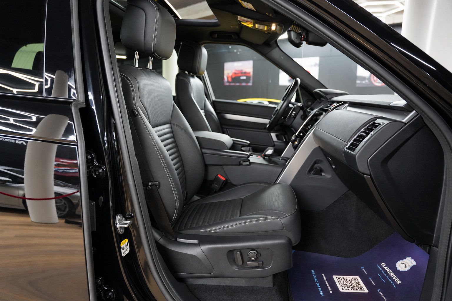 Fahrzeugabbildung Land Rover Discovery SE*R-Dynamic*7-Sitz*Pano*Meridian*360°