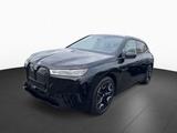 BMW iX xDrive40 DrAssPr AHK SkyLounge PaAssPr Harman - BMW iX mit Schiebedach