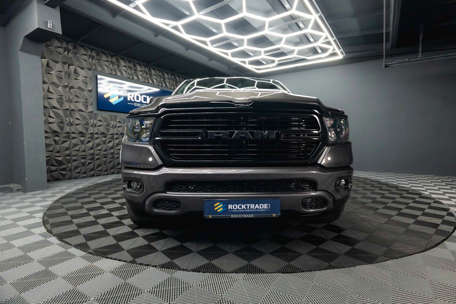 Fahrzeugabbildung Dodge RAM 5.7 V8 HEMI 4x4 LPG BRC Offroad Night-Paket