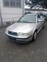 Skoda Octavia 2002 TÜV bis März 2026 - Skoda Octavia aus 2002: Kombi