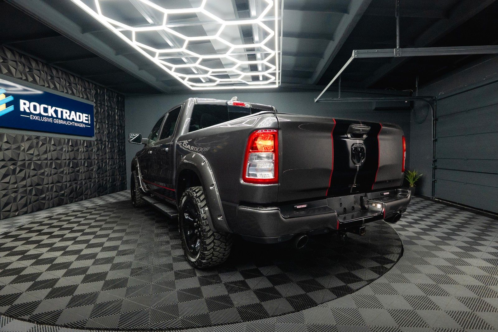 Fahrzeugabbildung Dodge RAM 5.7 V8 HEMI 4x4 OFFROAD Night-Paket *LED*19%
