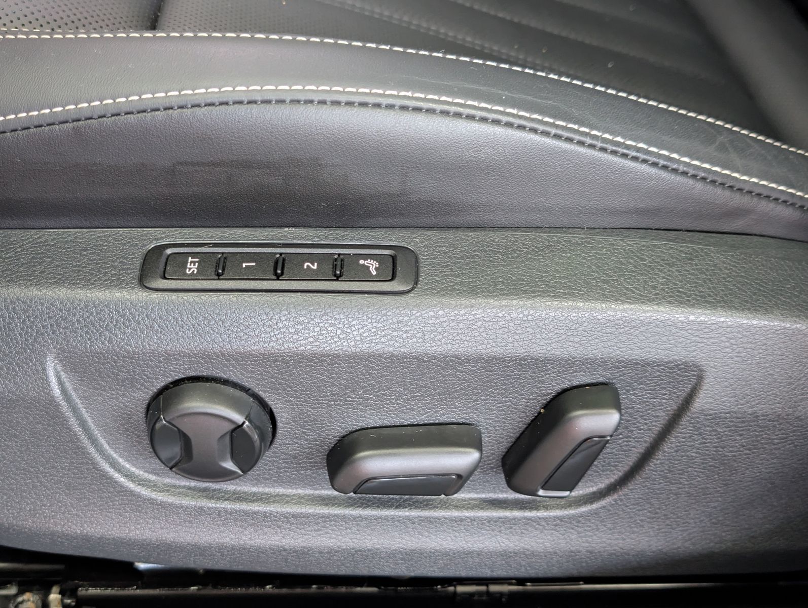 Fahrzeugabbildung SKODA Superb Premium 2.0 TDI PANO LEDER MASSAGE SOUND