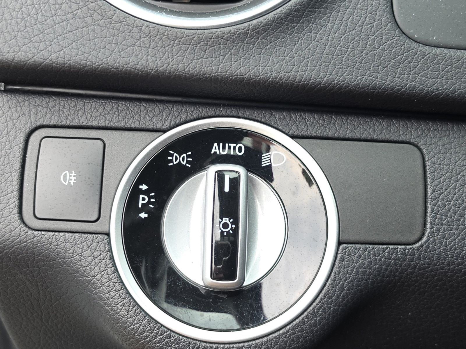 Fahrzeugabbildung Mercedes-Benz C 200 CGI BlueEfficiency AVANTGARDE/AUTOMATIK
