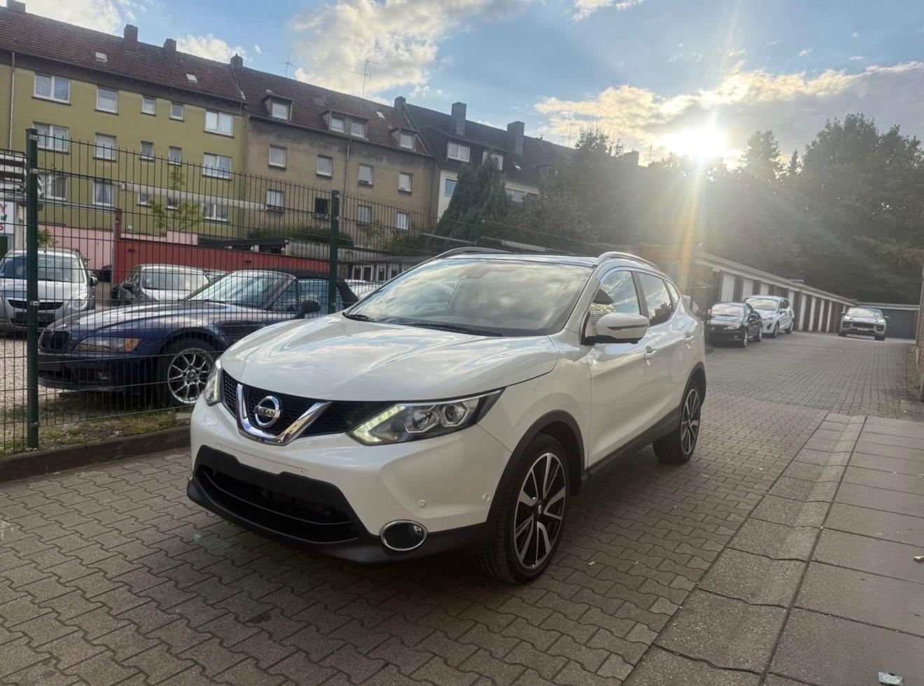 Nissan Qashqai Tekna TÜV BIS 10.26  GETRIEBE PROBLEM