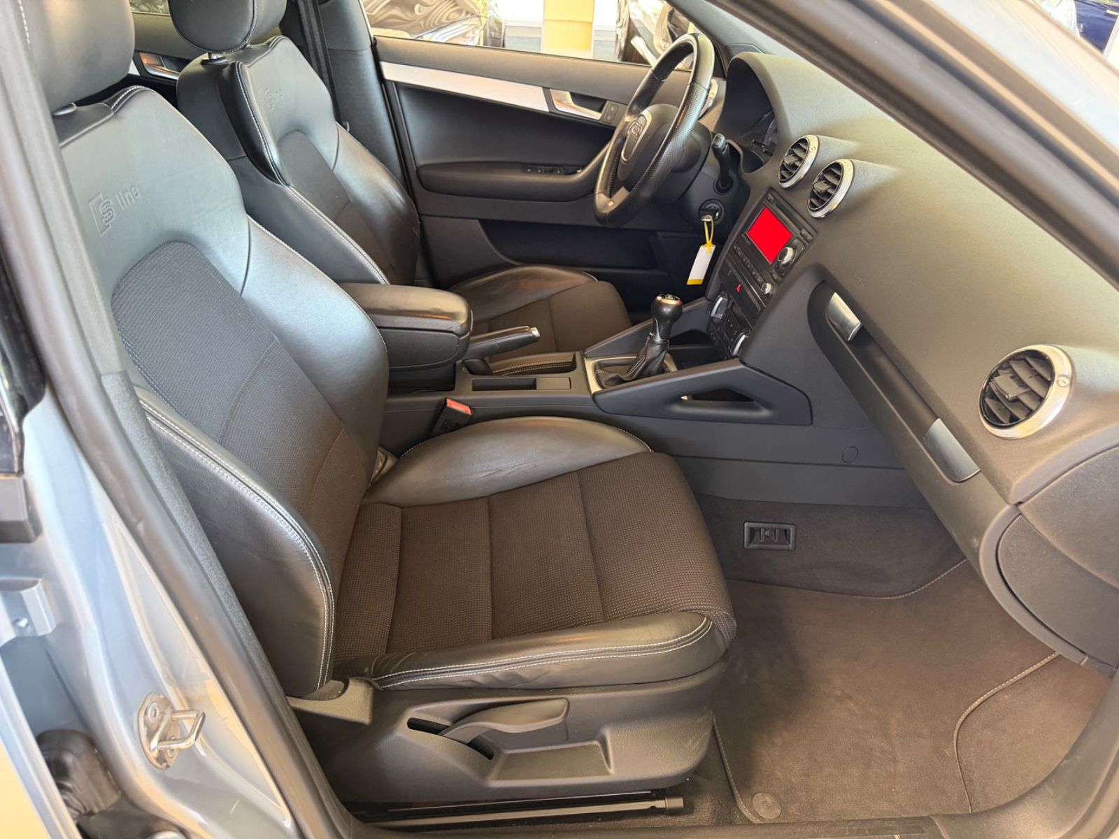 Fahrzeugabbildung Audi A3 Sportback 1.8 TFSI S line Sportpaket plus