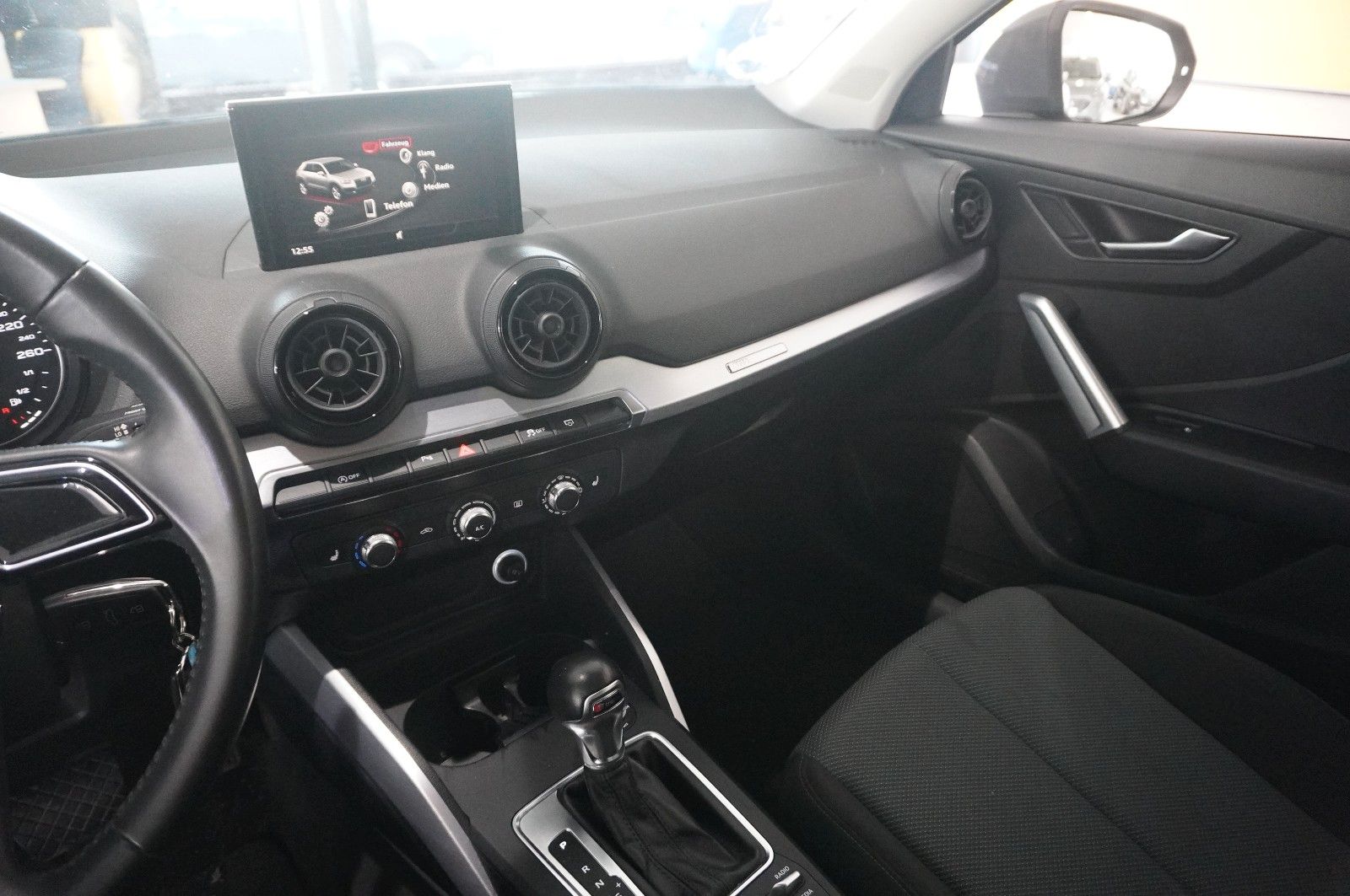 Fahrzeugabbildung Audi Q2 1.0 TFSI ULTRA S-TRONIC KLIMA/SHZ/PDC/19"