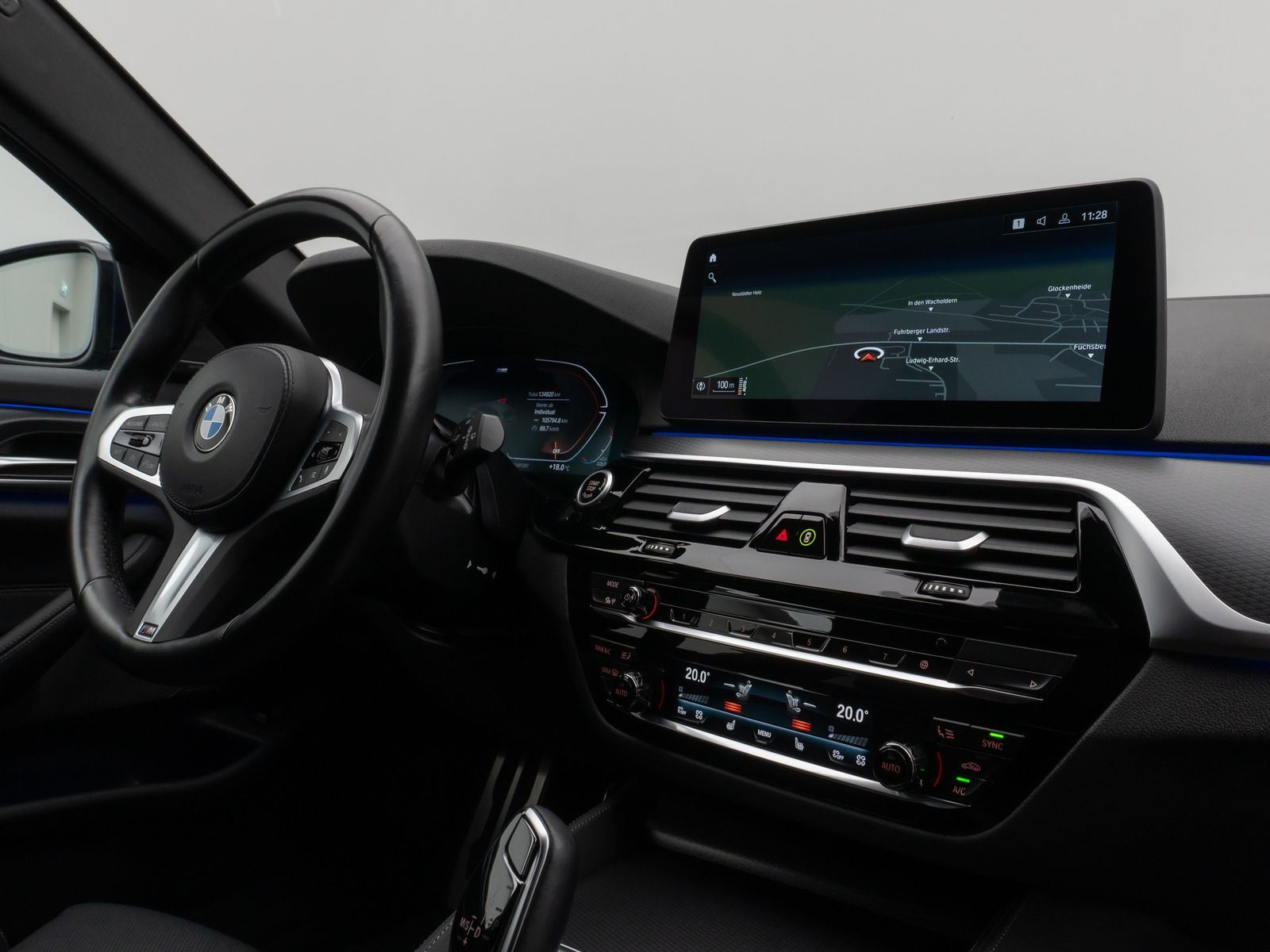 Fahrzeugabbildung BMW 520d M Sport Pro Kamera HUD DAB H/K 4xKlima 19"