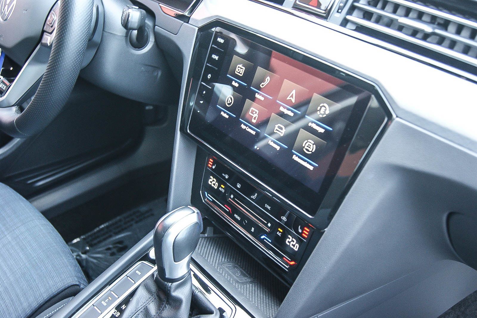 Fahrzeugabbildung Volkswagen Passat Variant HYBRID GTE iQ HEAD-UP ACC WINTER