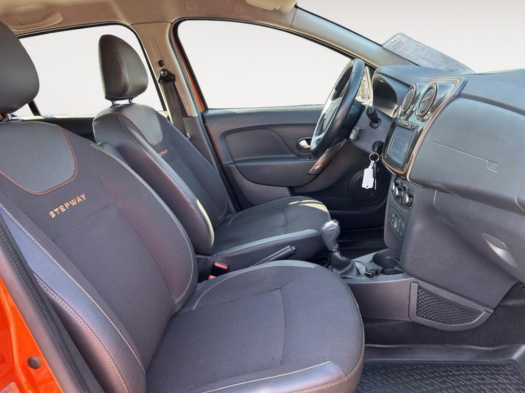 Fahrzeugabbildung Dacia Sandero Stepway TCe 90 Easy-R S&S Celebration