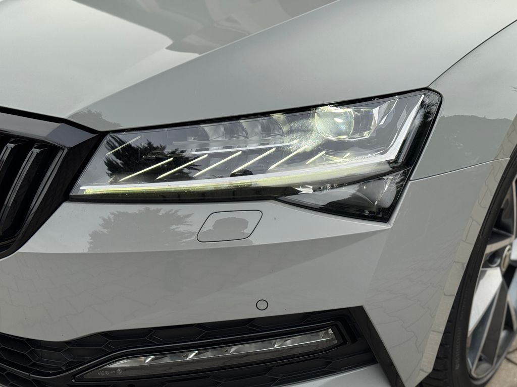 SKODA Superb Combi 2.0 TDI Sportline DSG SKODA Superb Combi 2.0 TDI Sportline DSG