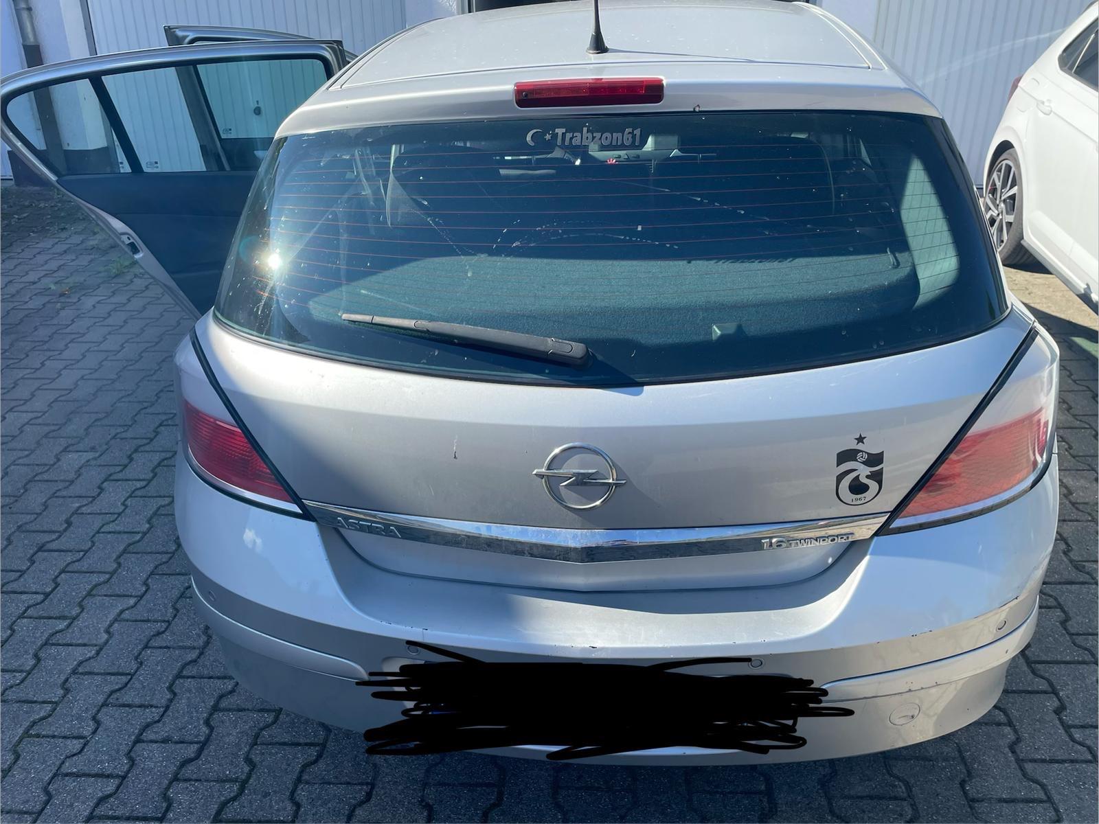 Opel Astra 2004 — photo 12
