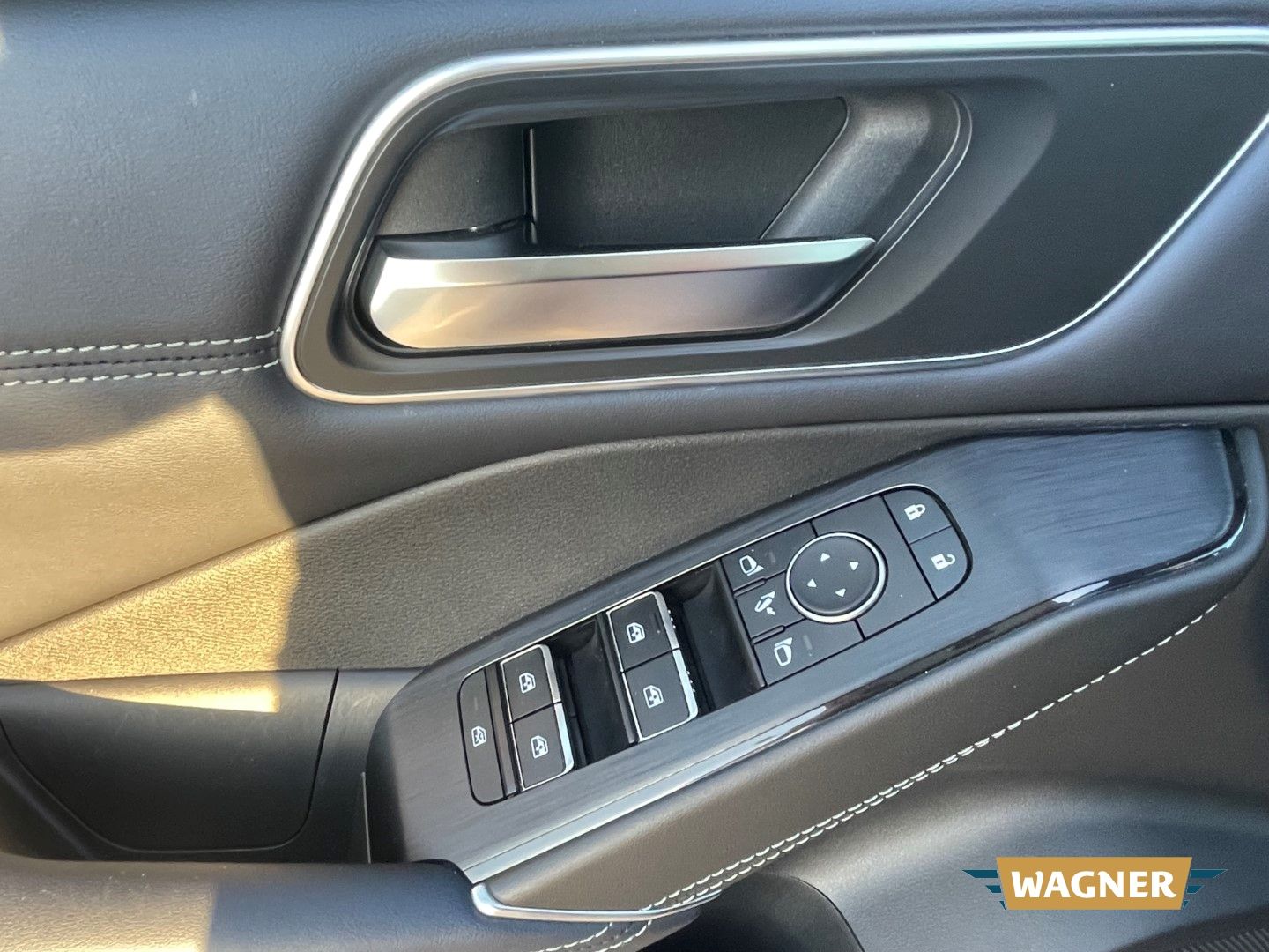 Fahrzeugabbildung Nissan Qashqai Tekna 4x4 1.3 DIG-T MHEV Hybrid