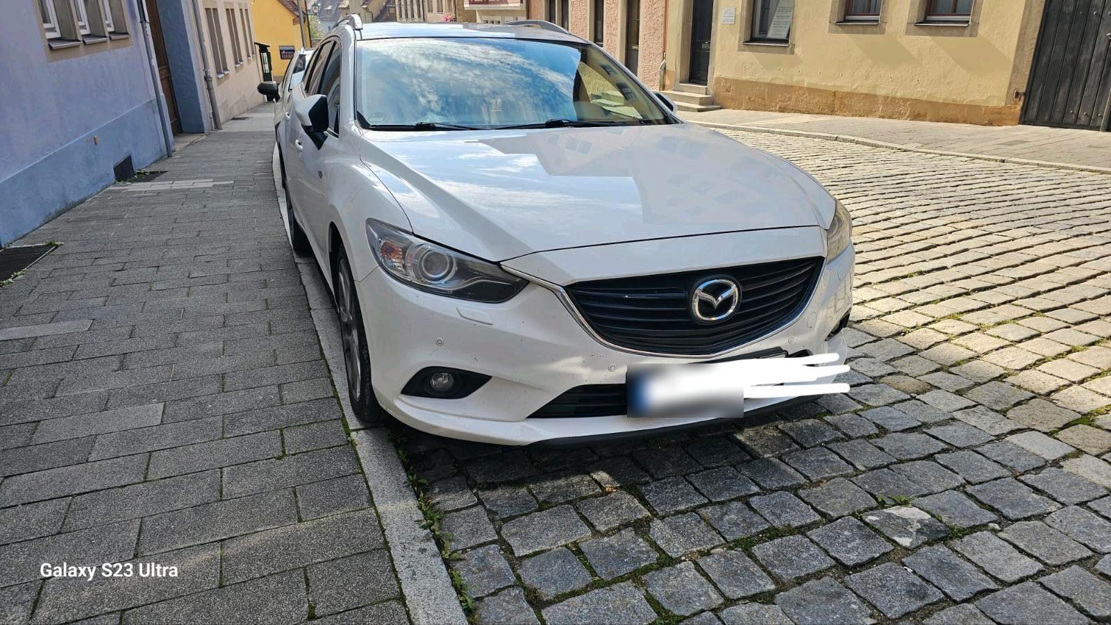 Mazda 2 2013 — вигляд ззаду