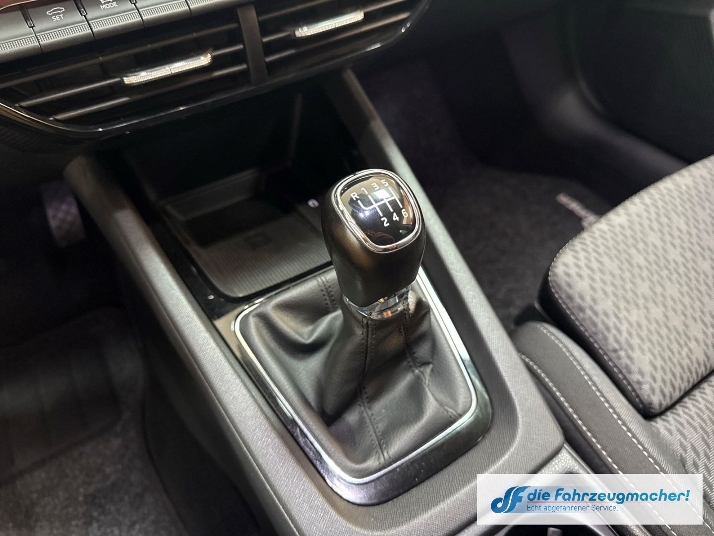 Fahrzeugabbildung SKODA Octavia Combi Clever Navi Digitales Cockpit LED