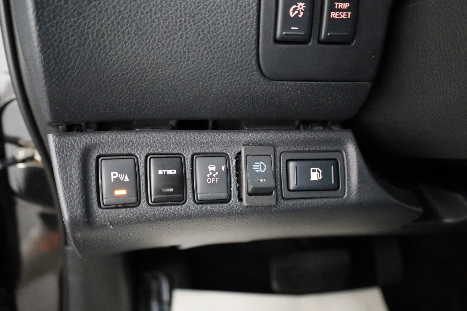 Fahrzeugabbildung Nissan Navara NP300 Tekna DOKA 4x4 Leder,SH,Navi,SD,AHK