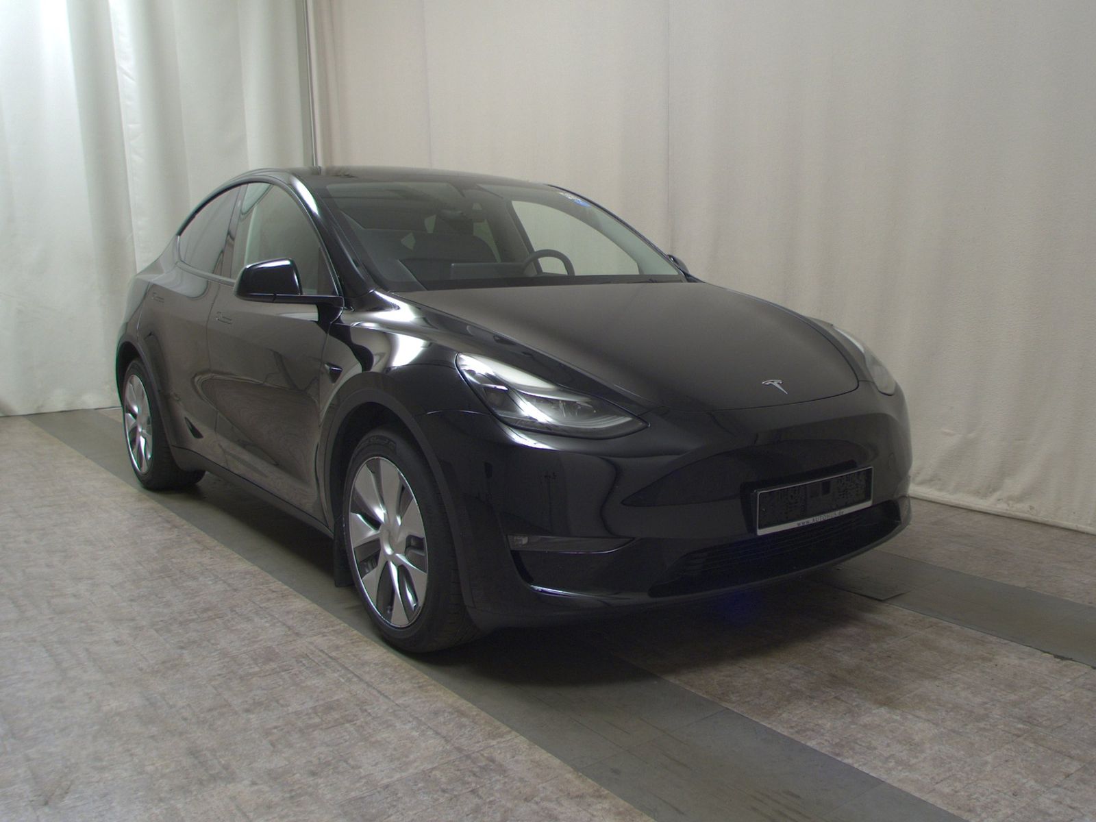Tesla Model Y Long Range AWD Leder Navi LED Pano RFK foto 3