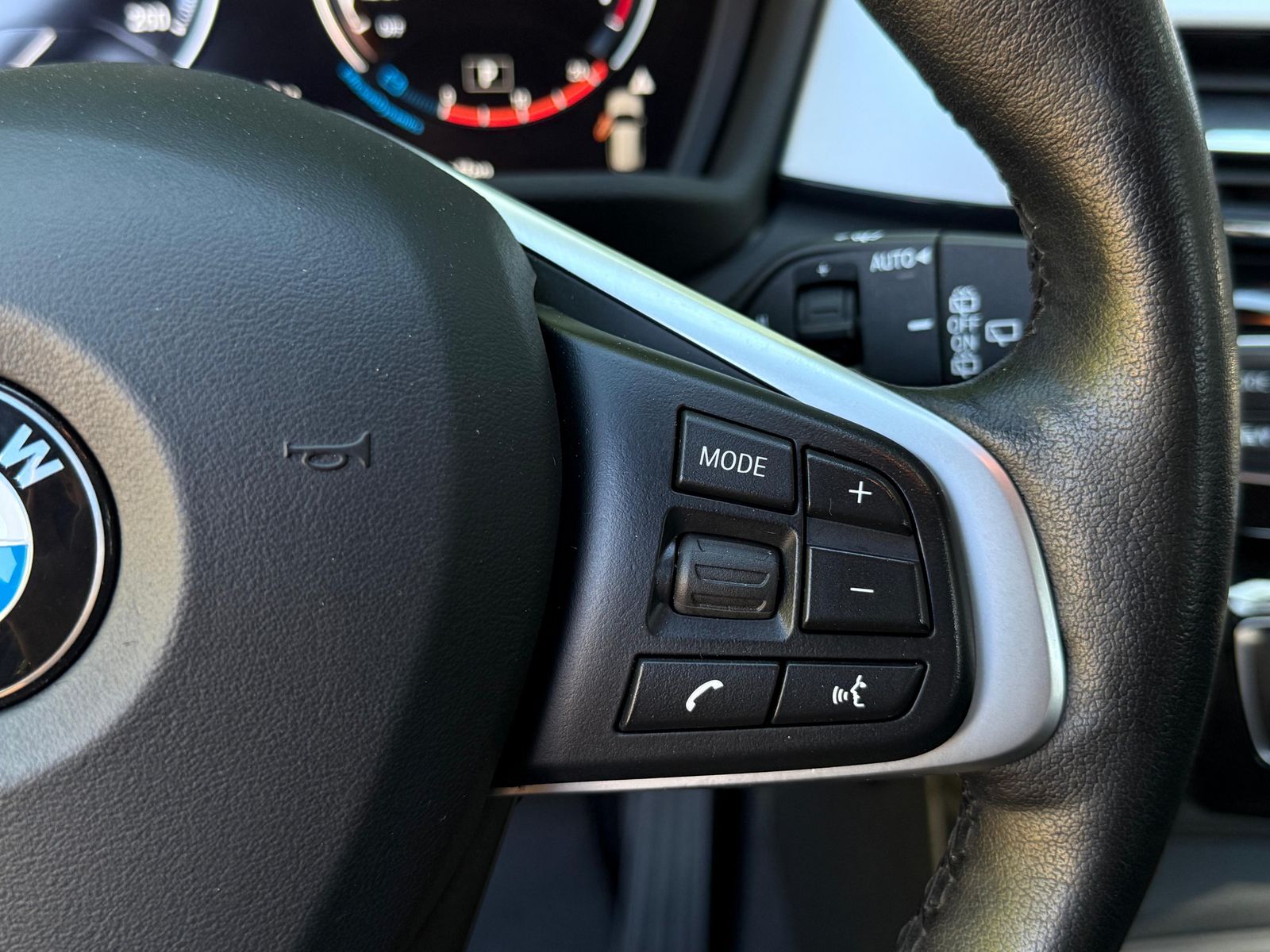 Fahrzeugabbildung BMW X1 sDrive 18 i Aut. LED+NAV+SHZ+AHK+TEMP+KAM+DAB