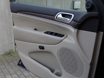 Jeep Grand Cherokee - 9