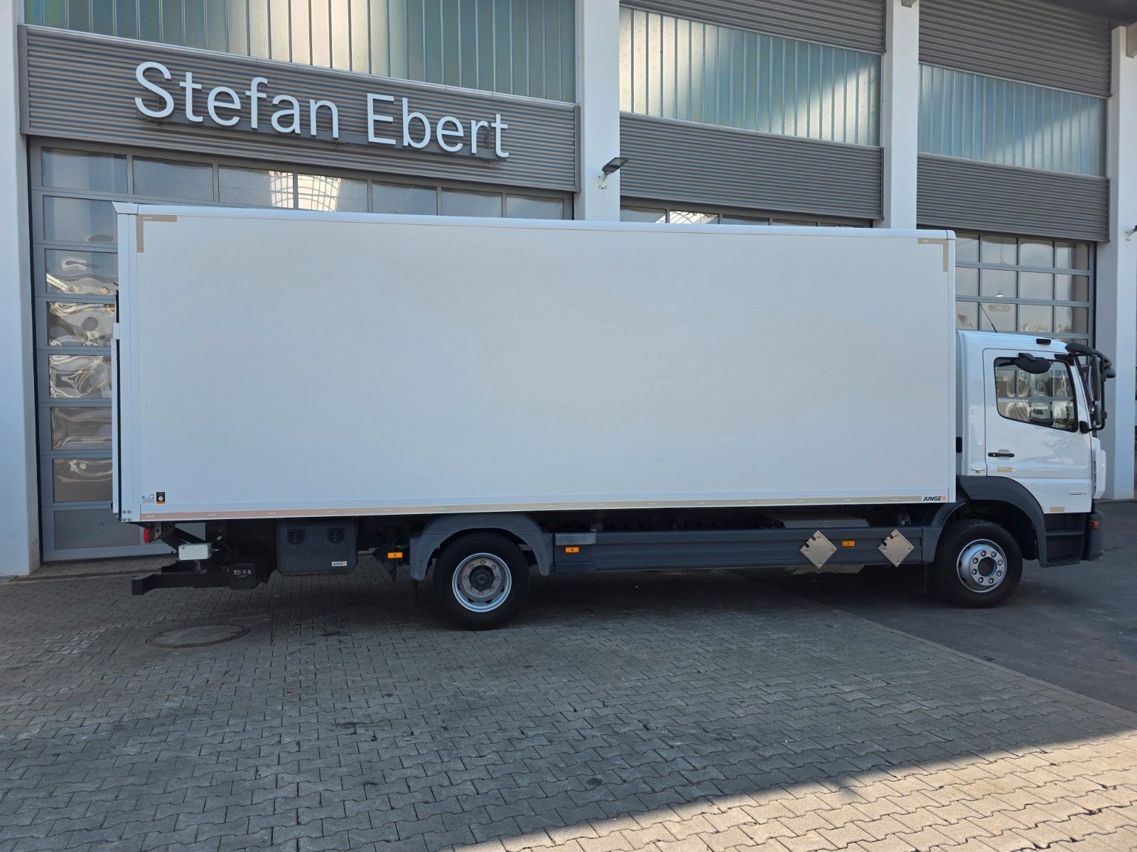 Fahrzeugabbildung Mercedes-Benz Atego 1224 LBW Bär 1.500kg Klima 3 Sitze