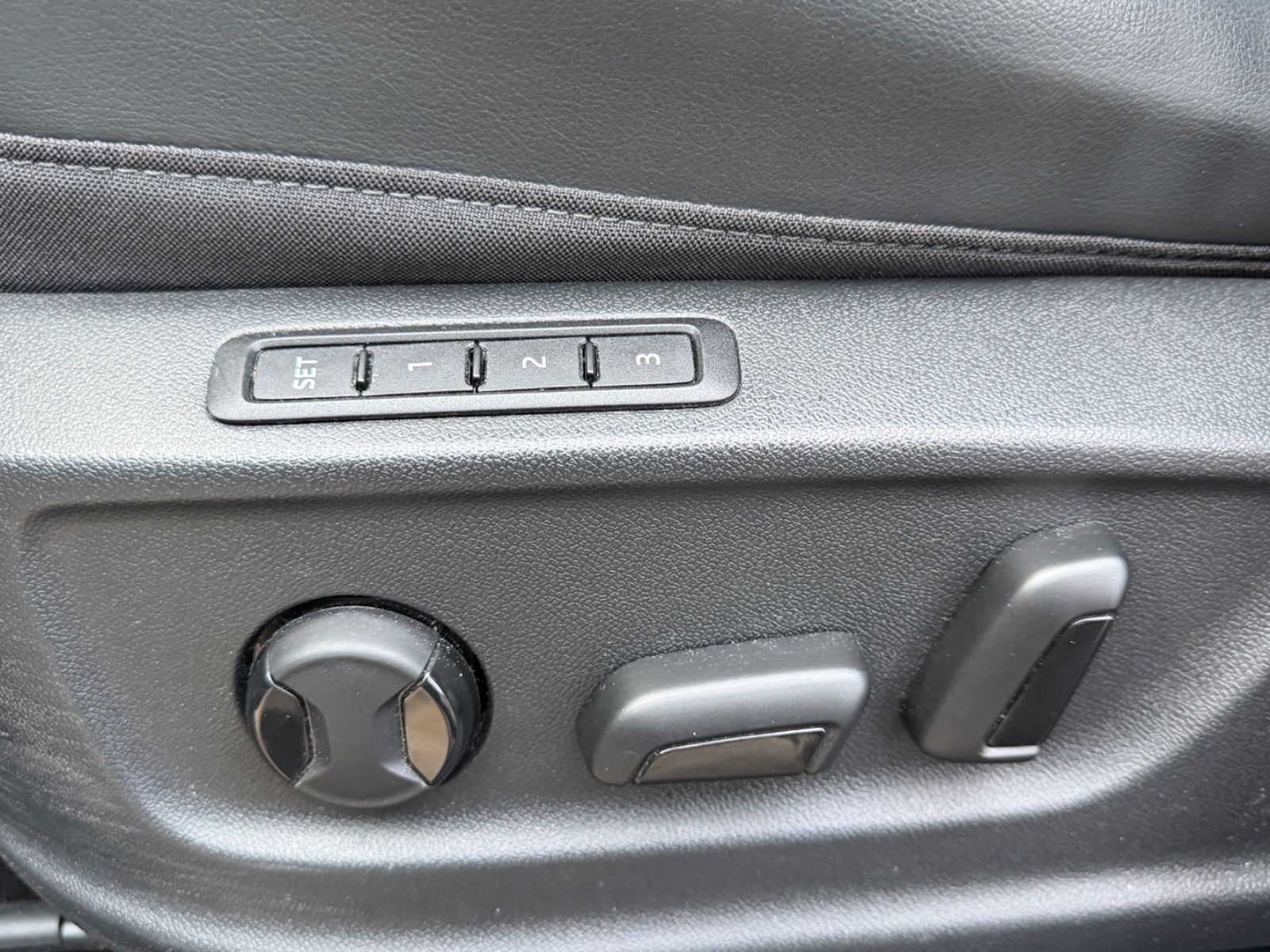 Fahrzeugabbildung CUPRA Ateca 360*BREMBO*PANO*BEATSAUDIO*MEMORY*LED