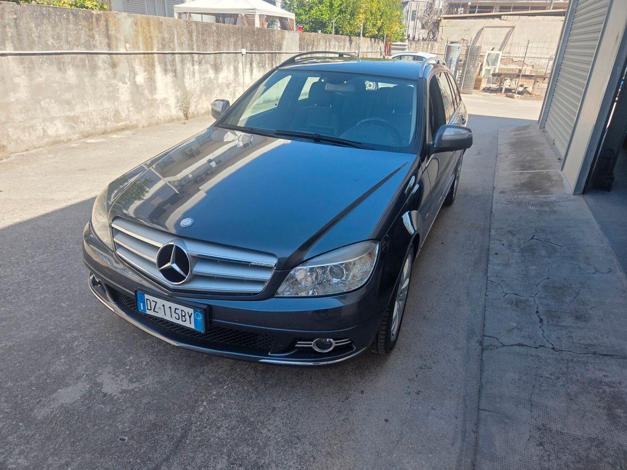 Mercedes-Benz C220 2010 — rear view