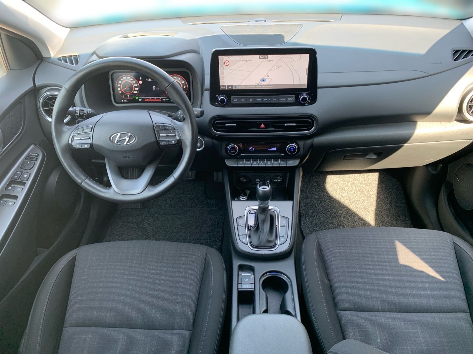 Fahrzeugabbildung Hyundai KONA 1.6 GDI Prime Hybrid Navi LED