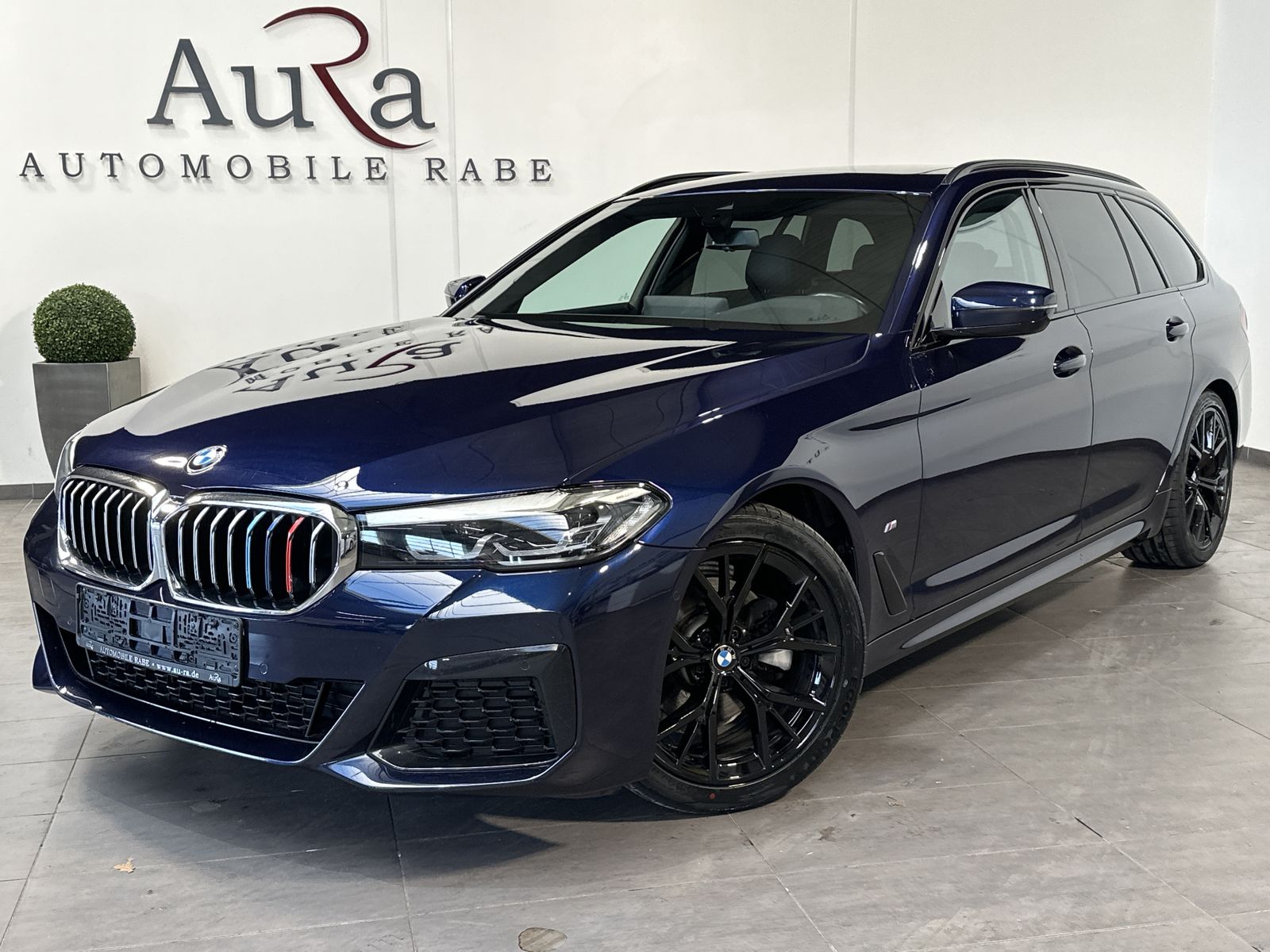 Fahrzeugabbildung BMW 520d Touring M-Sport NAV+LED+AHK+PANO+KAM+HIFI