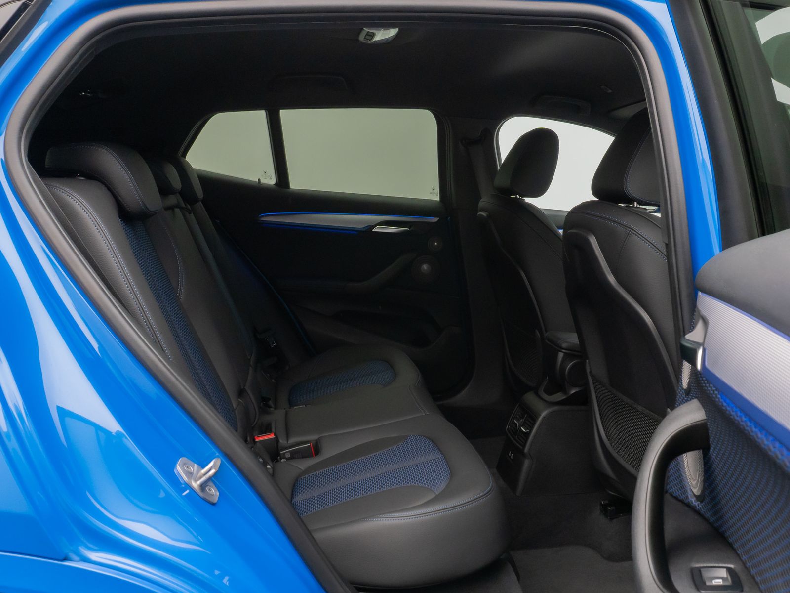 Fahrzeugabbildung BMW X2 M35i Kamera HUD DAB H/K Navi+ Alarm 19Zoll