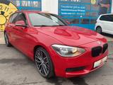 BMW 116i Limousine Navi Klima SHZ PDC M-Felgen - rote BMW 1er Reihe