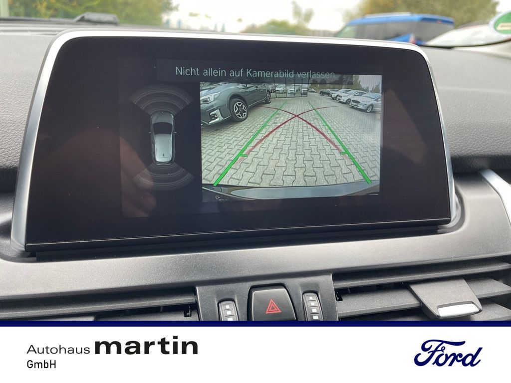 Fahrzeugabbildung BMW 218 i Sport Line PDC SHZ KAMERA NAVI FACEL. LED