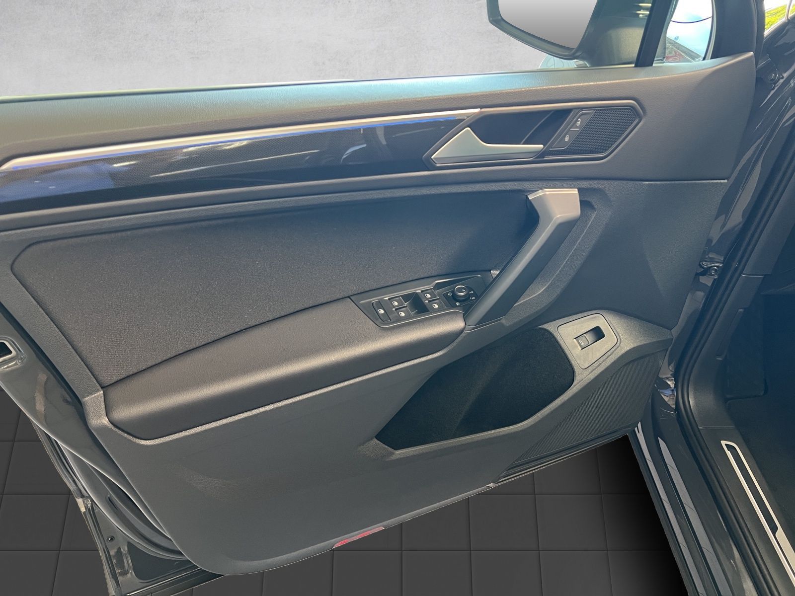Tiguan Elegance 2.0 TSI DSG 4M ACC*AHK*Navi*Kame