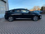 Hyundai Ioniq Style Plug-In Hybrid Pano+Infinity+Navi - Hyundai IONIQ Style mit Hybrid-Antrieb (Benzin/Elektro)