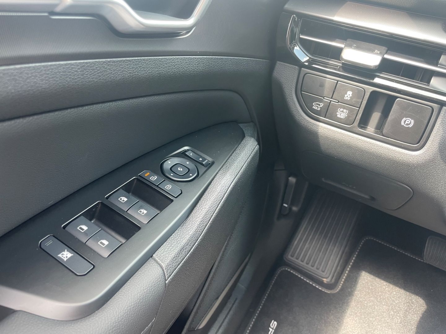 Fahrzeugabbildung Kia Sportage Spirit Hybrid HeadUpDisplay Sitzbelüftu